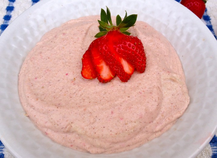 Strawberry Macadamia Nut Porridge