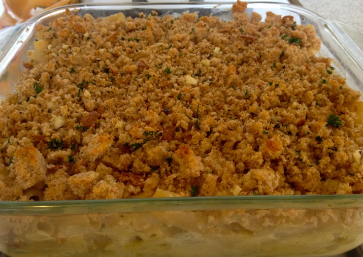 Macaroni and Cheese with Bread Crumb Layer